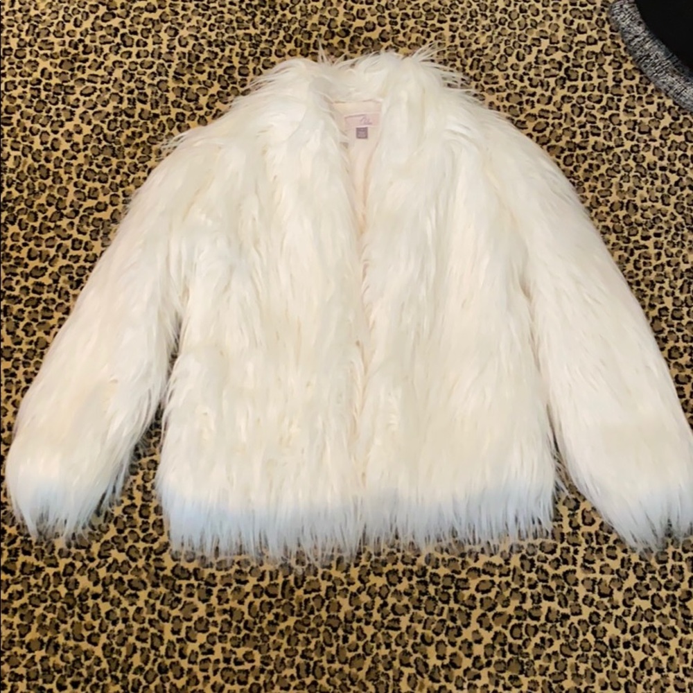 Olivia Palermo +Chelsea open front faux fur jacket